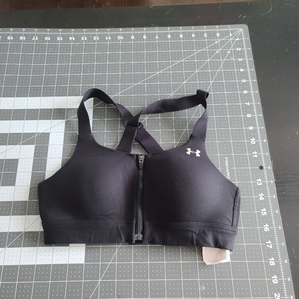 Under Armour black zip front sports bra 34a sewn in cups!